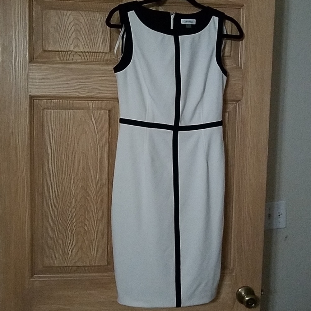CALVIN KLEIN SIZE 4